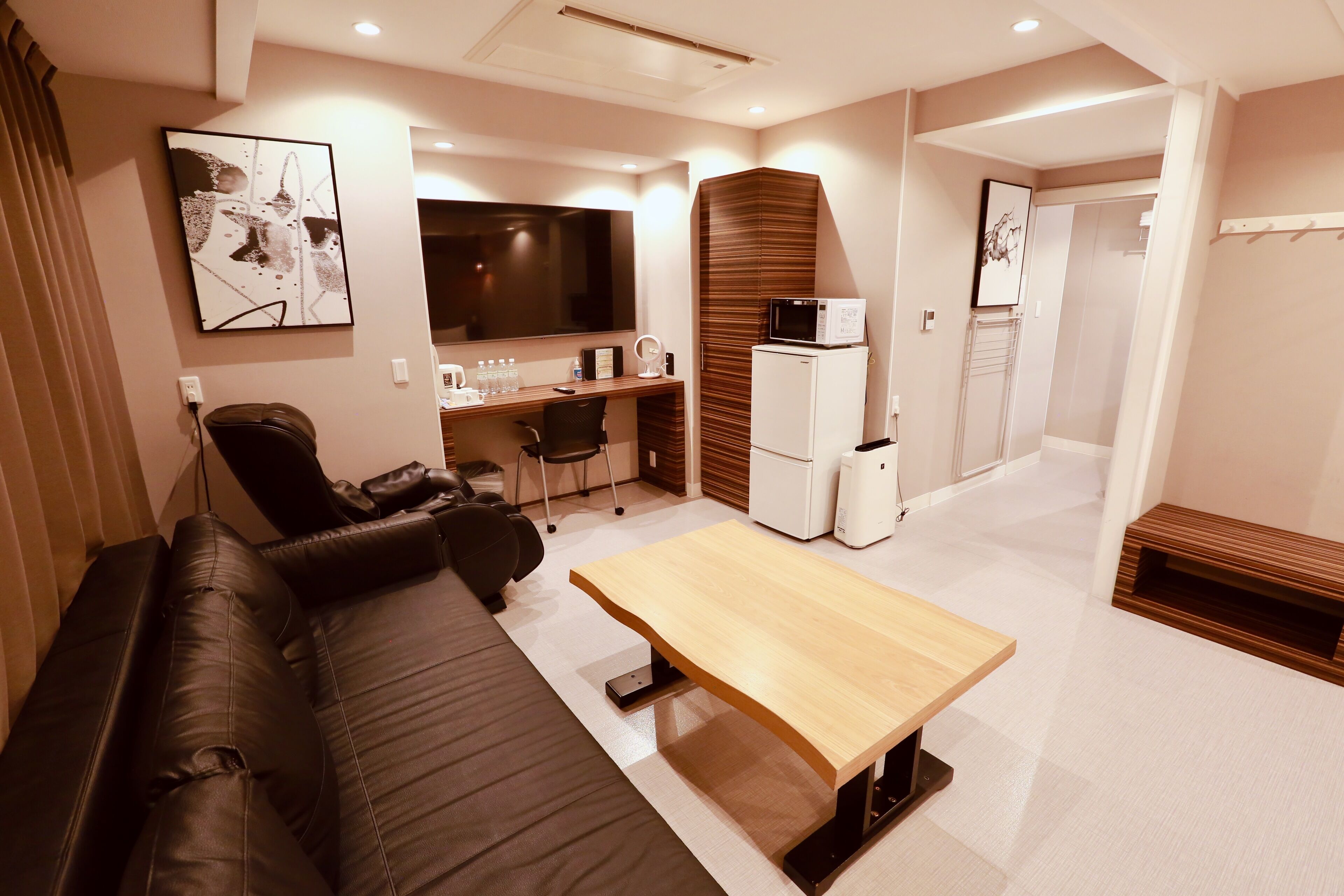 deluxe twin room, non smoking (main building) | down duvets, in-room safe, desk, blackout curtains