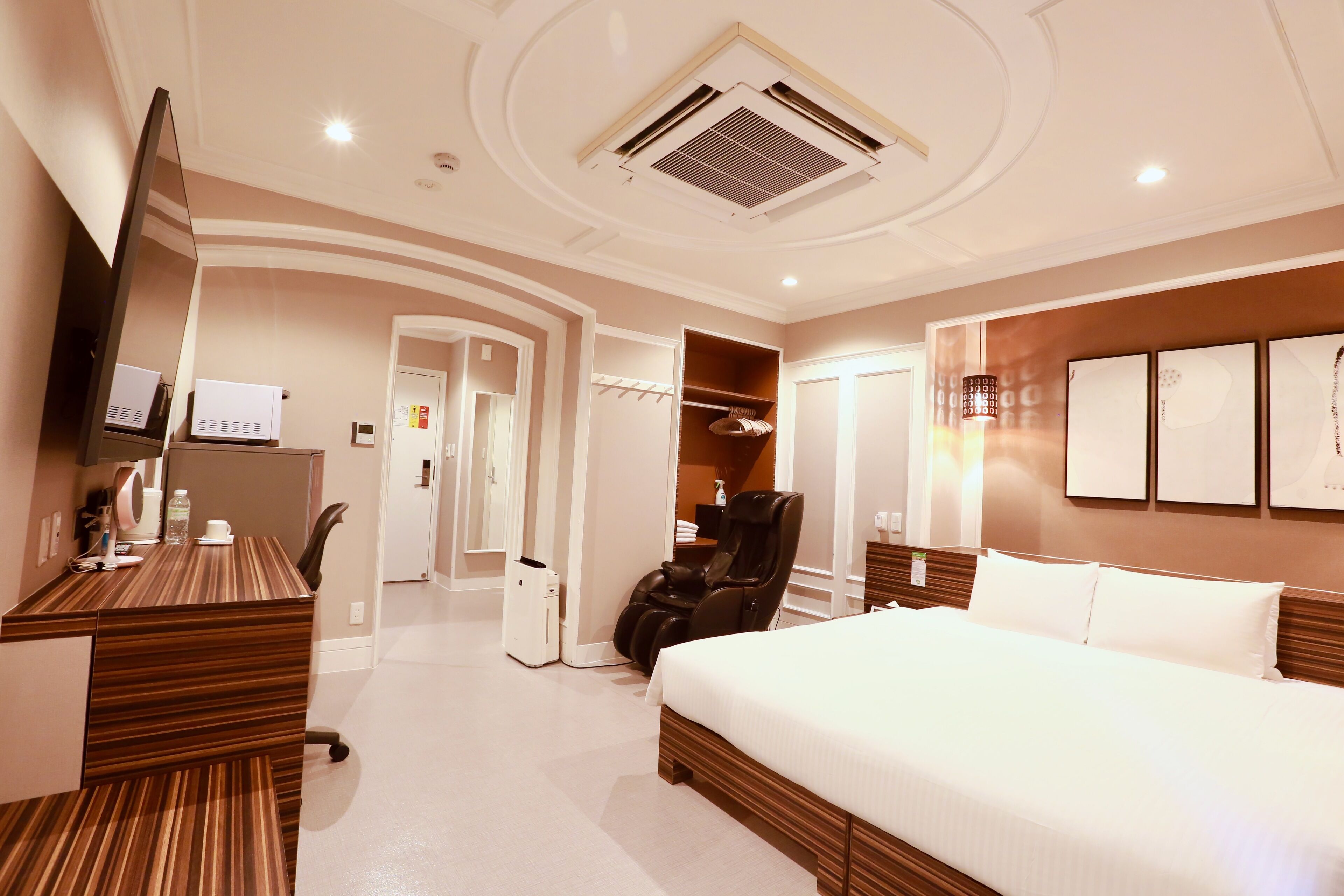 88 ファミリールーム 2 (本館) 禁煙 | 羽毛の掛け布団、セーフティボックス (室内)、デスク、遮光カーテン