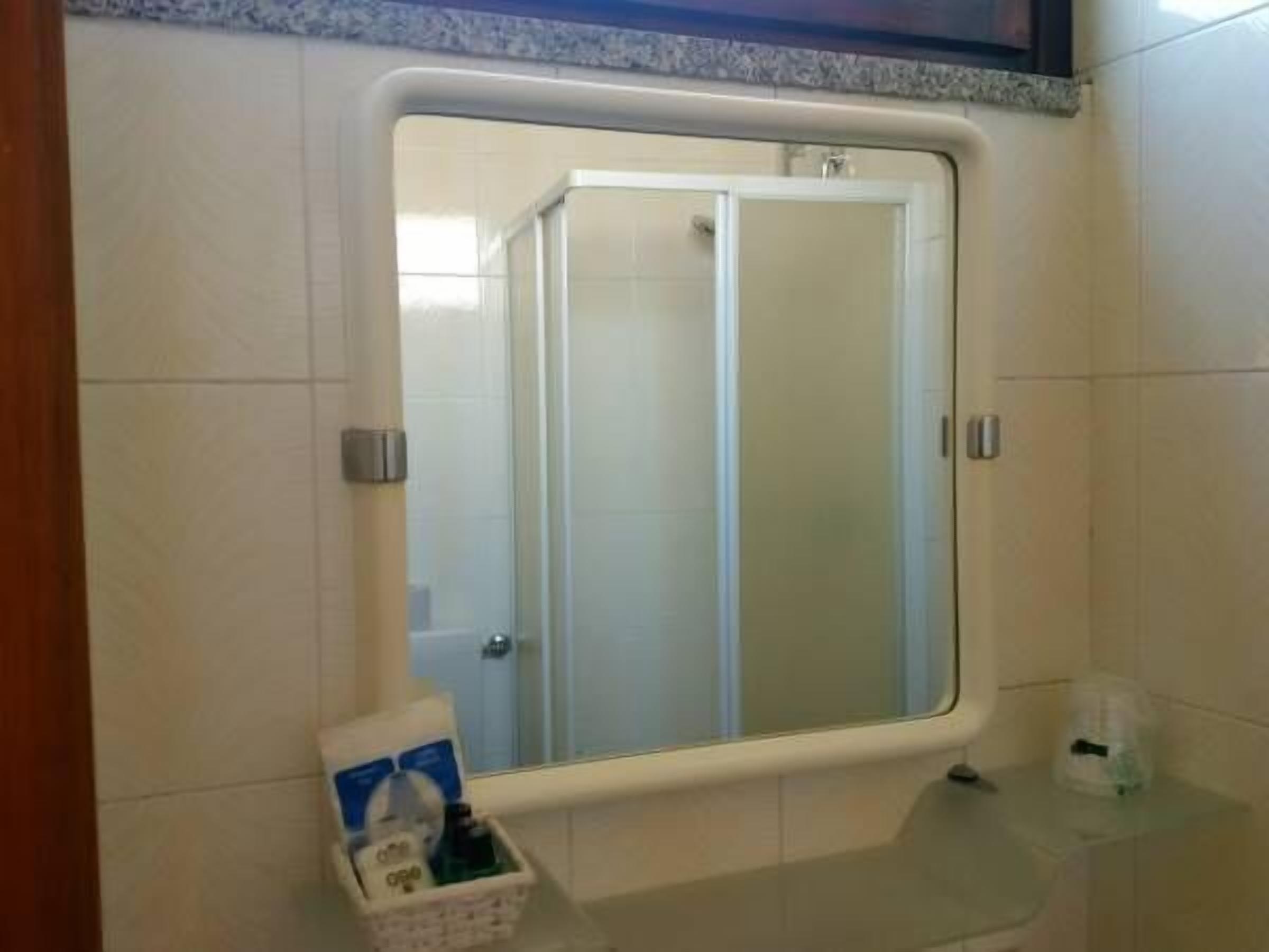 single room | bathroom | shower, free toiletries, hair dryer, bidet