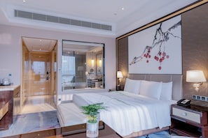 Minibar, in-room safe, individually decorated, desk - Wanda Realm Guangzhou Zengcheng (Guangzhou)