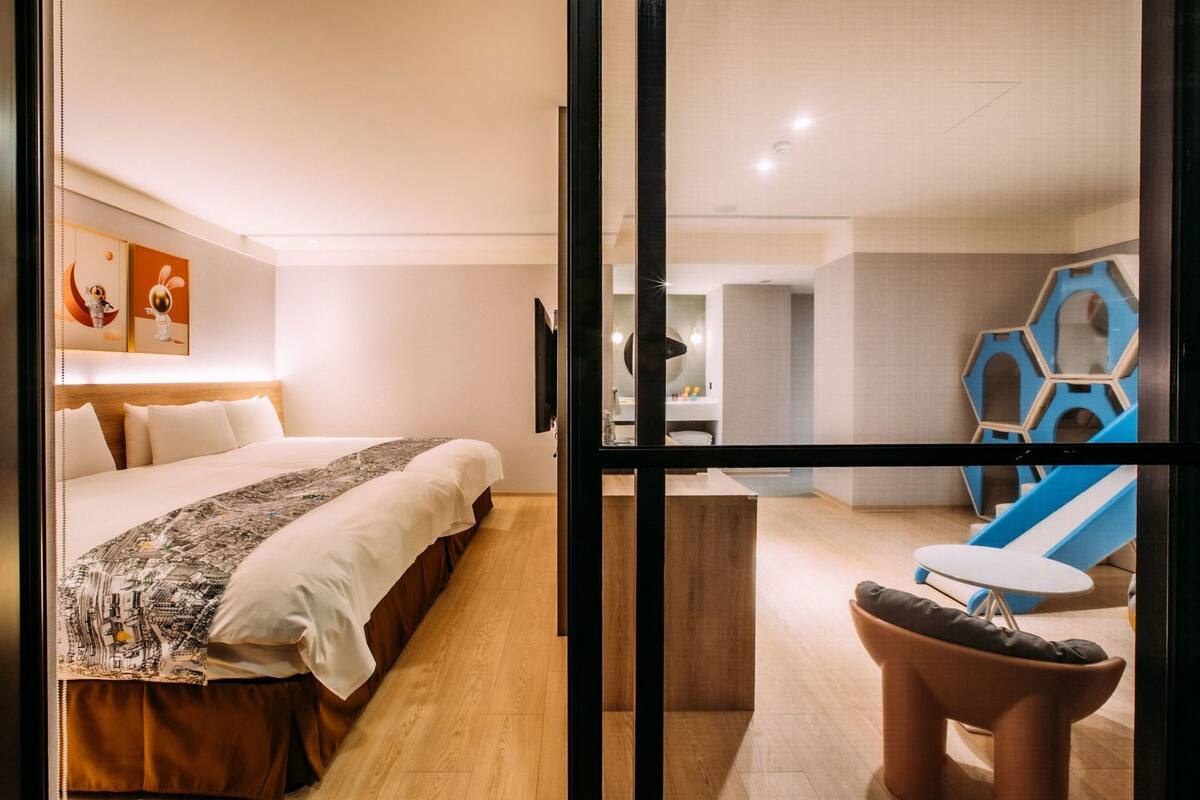 Daunenbettdecken, Zimmersafe, Schreibtisch