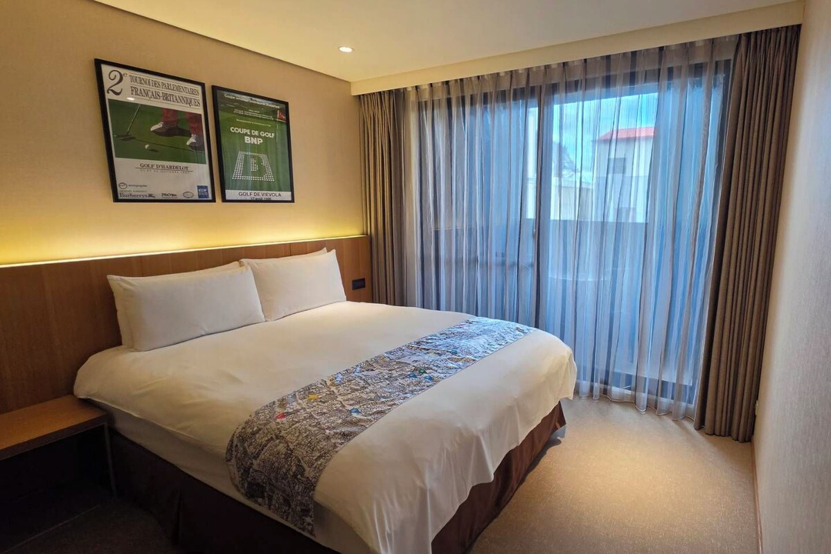 Superior Suite, Balcony, City View