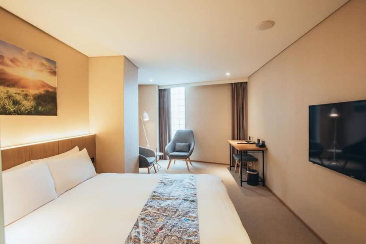 Daunenbettdecken, Zimmersafe, Schreibtisch