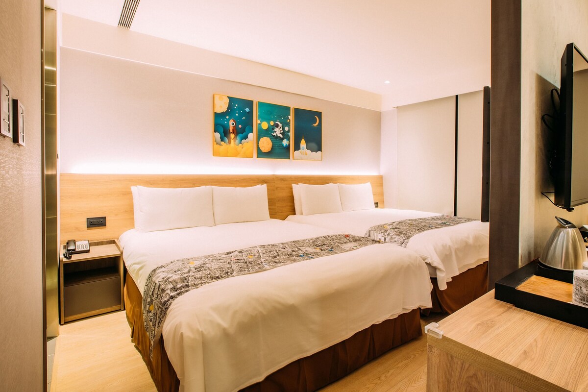 Deluxe Quadruple Room, Balcony