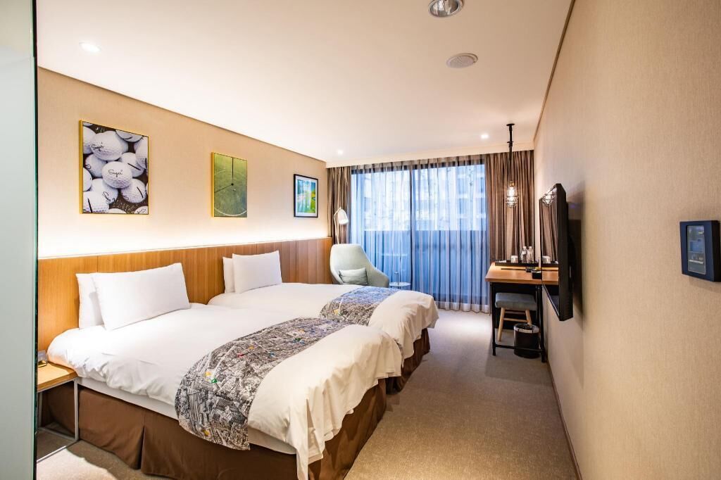 Down comforters, in-room safe, desk, laptop workspace