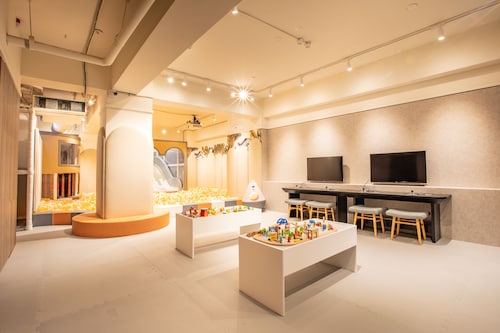 CHECK inn SELECT Chiayi RenAi