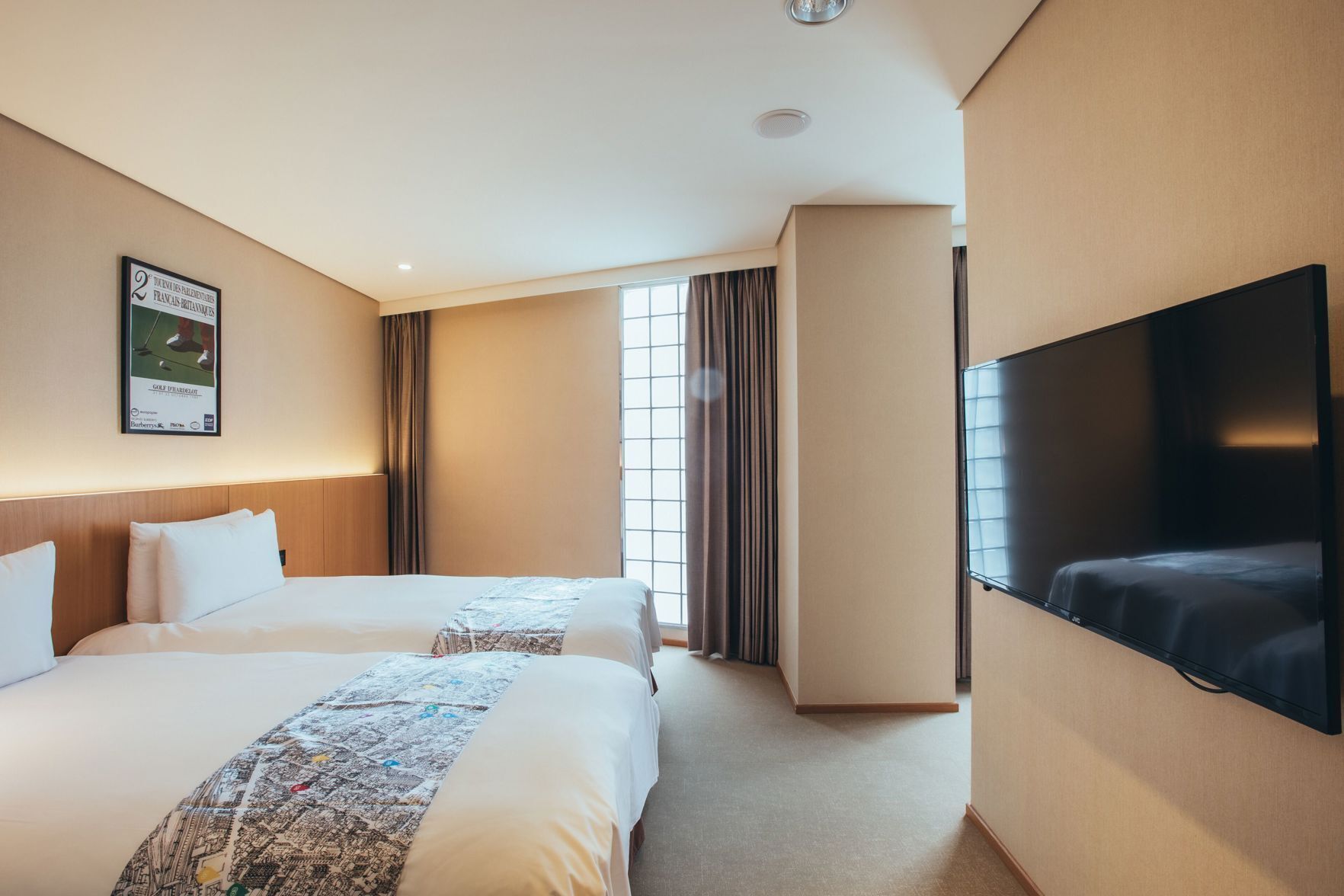 Down comforters, in-room safe, desk, laptop workspace