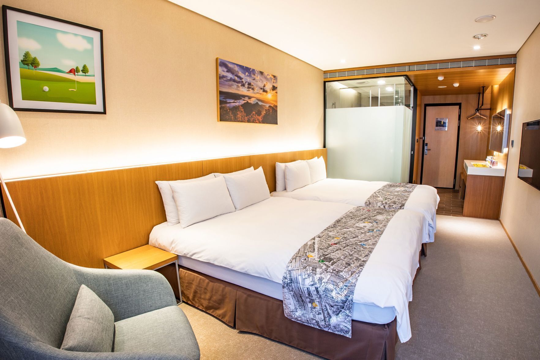 Down comforters, in-room safe, desk, laptop workspace