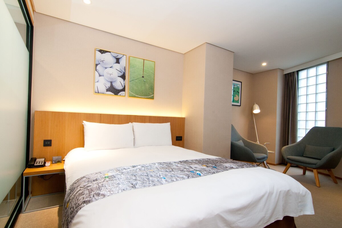 Standard Double Room, No Windows