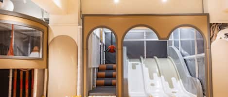 Innen-Kinderspielplatz