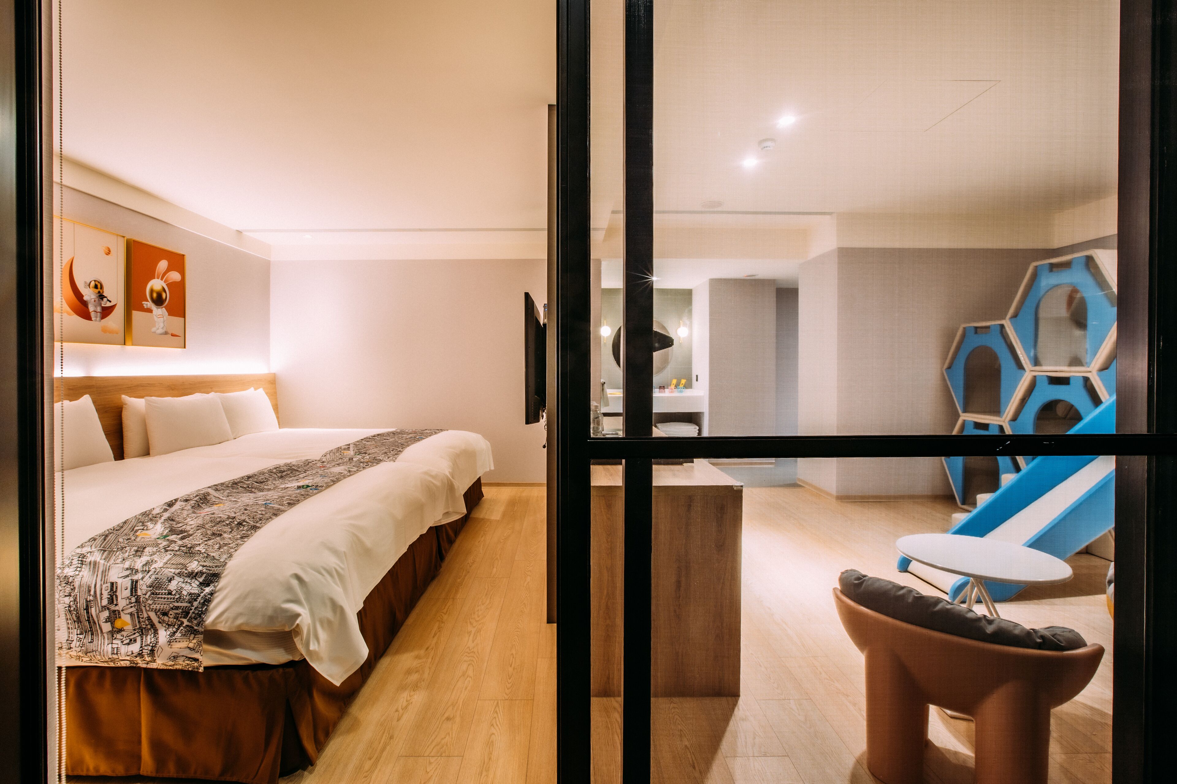 Classic Quadruple Room, 2 Double Beds, Bathtub | Children's theme room