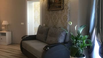 Family Studio Suite | 1 bedroom, individually decorated, desk, blackout curtains