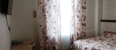 Traditional-Einzelzimmer (with Shower) | Schreibtisch, Verdunkelungsvorhänge, Bügeleisen/Bügelbrett