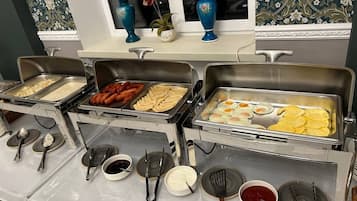 Daily buffet breakfast (USD 7 per person)