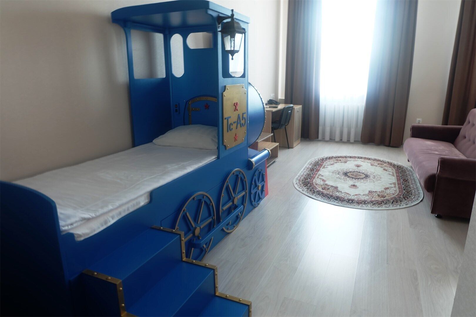 exclusive double room (with shower) | 1 bedroom, individually decorated, desk, blackout curtains