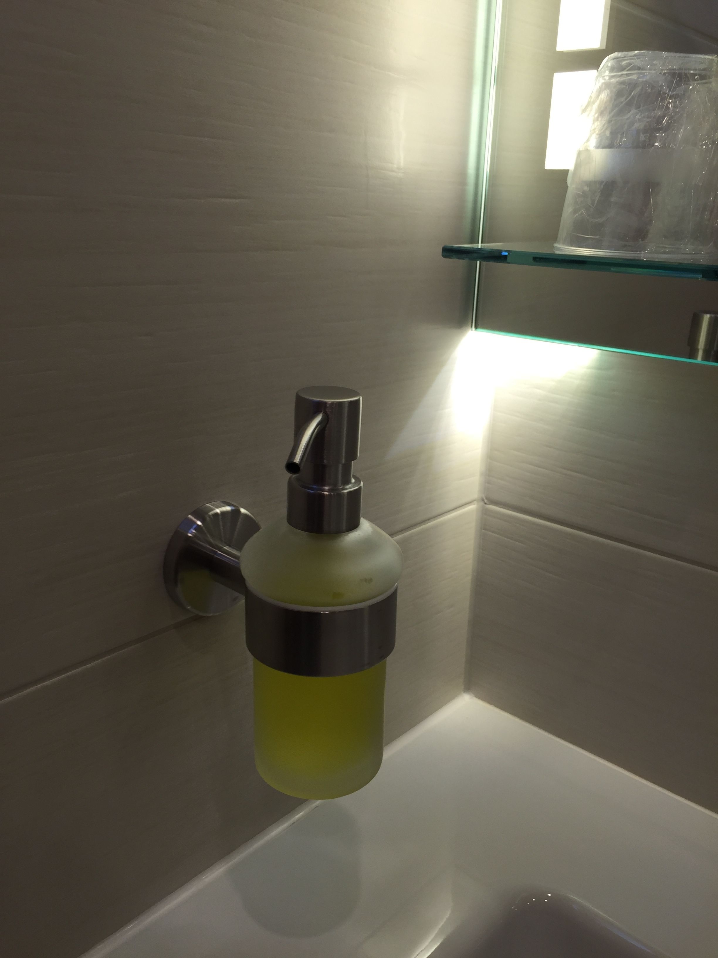 single room | bathroom | free toiletries, hair dryer, towels