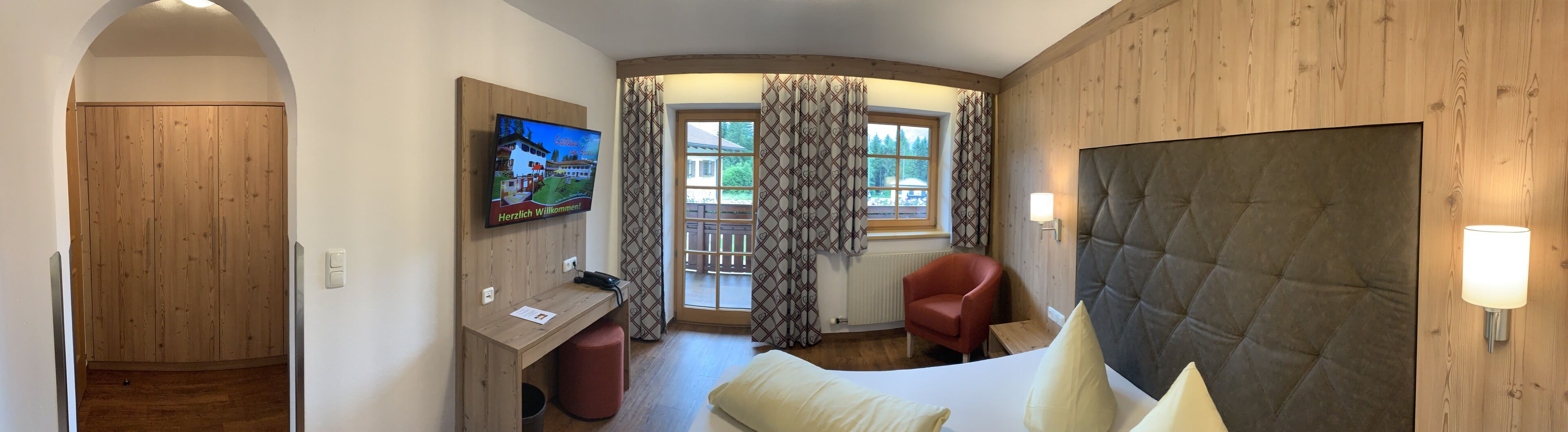 Standard Double Room | Hypo-allergenic bedding, in-room safe, desk, cribs/infant beds