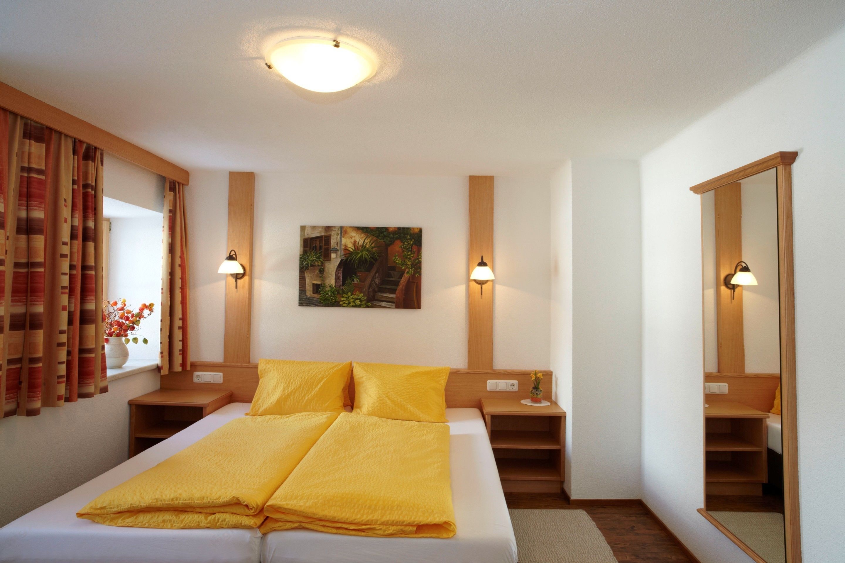 standard double room | 1 bedroom, hypo-allergenic bedding, in-room safe, desk