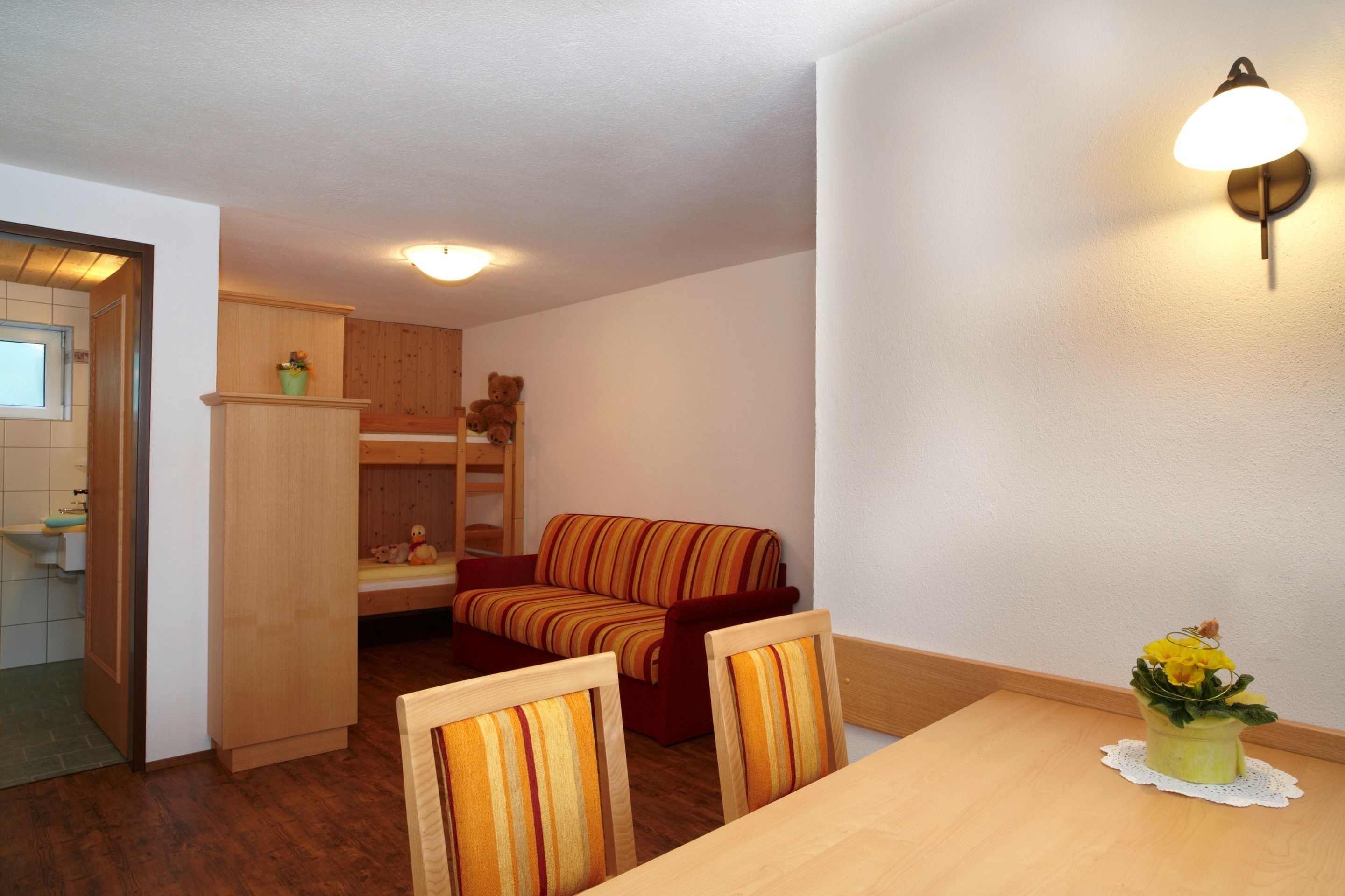 family room | 1 bedroom, hypo-allergenic bedding, in-room safe, desk