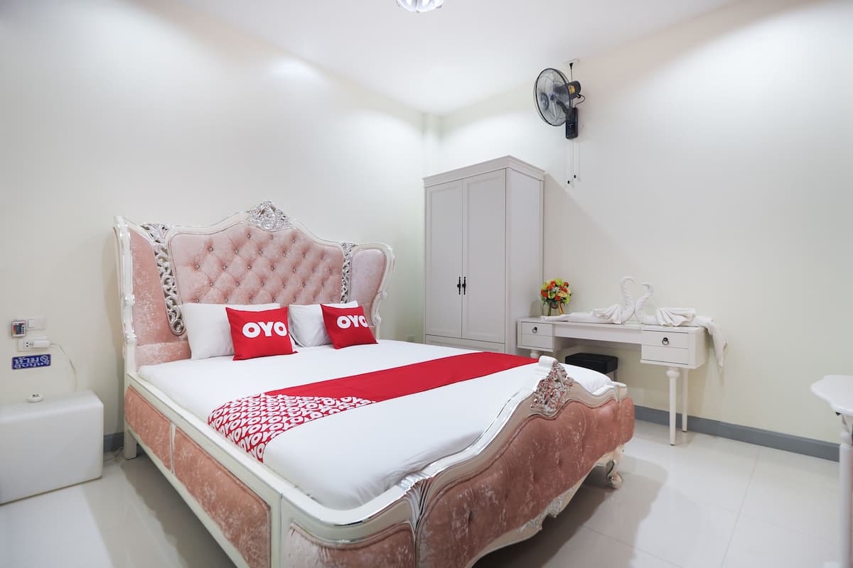 Deluxe Double Room | Free WiFi, bed sheets