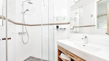 Appartement Familial, 1 chambre, non-fumeurs, patio (5 Persons, exkl. cleaning fee EUR 70) | Salle de bain | Serviettes fournies