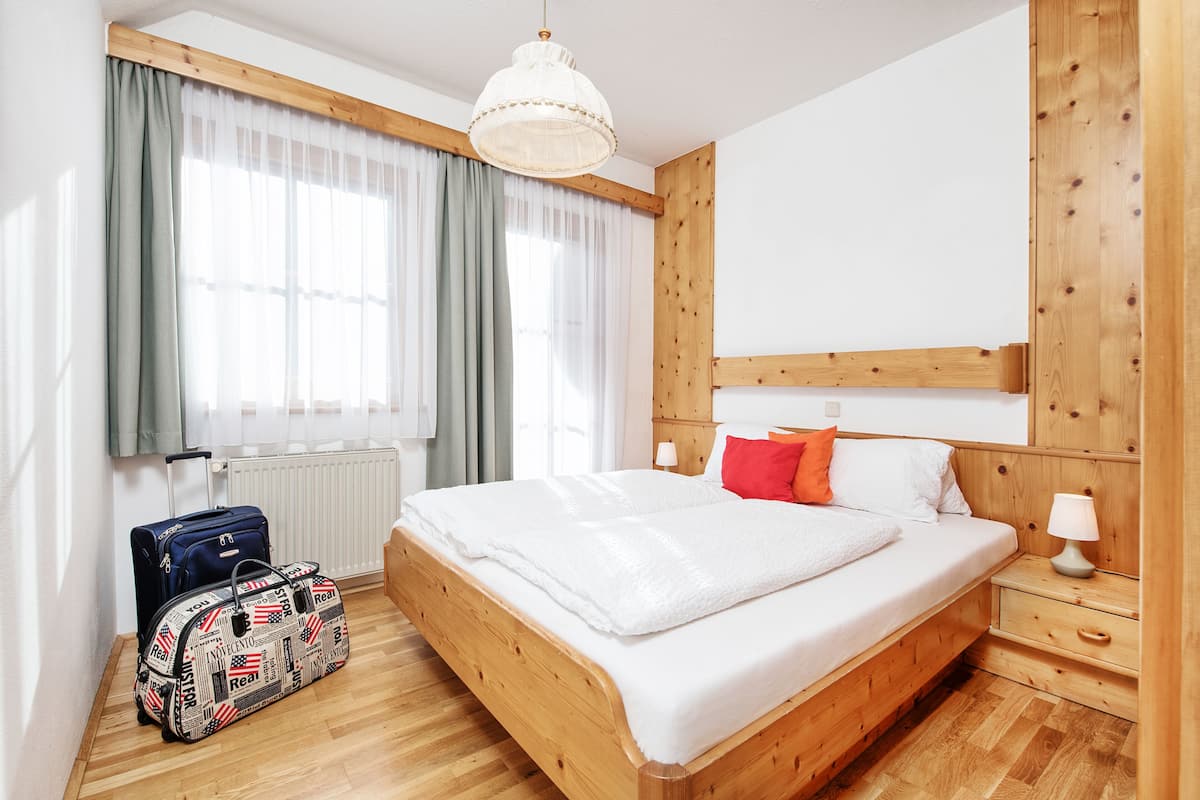 1 bedroom, in-room safe, free WiFi, bed sheets