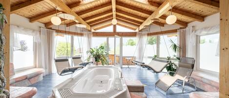 Sauna, bain à remous, hammam, massages aux pierres chaudes