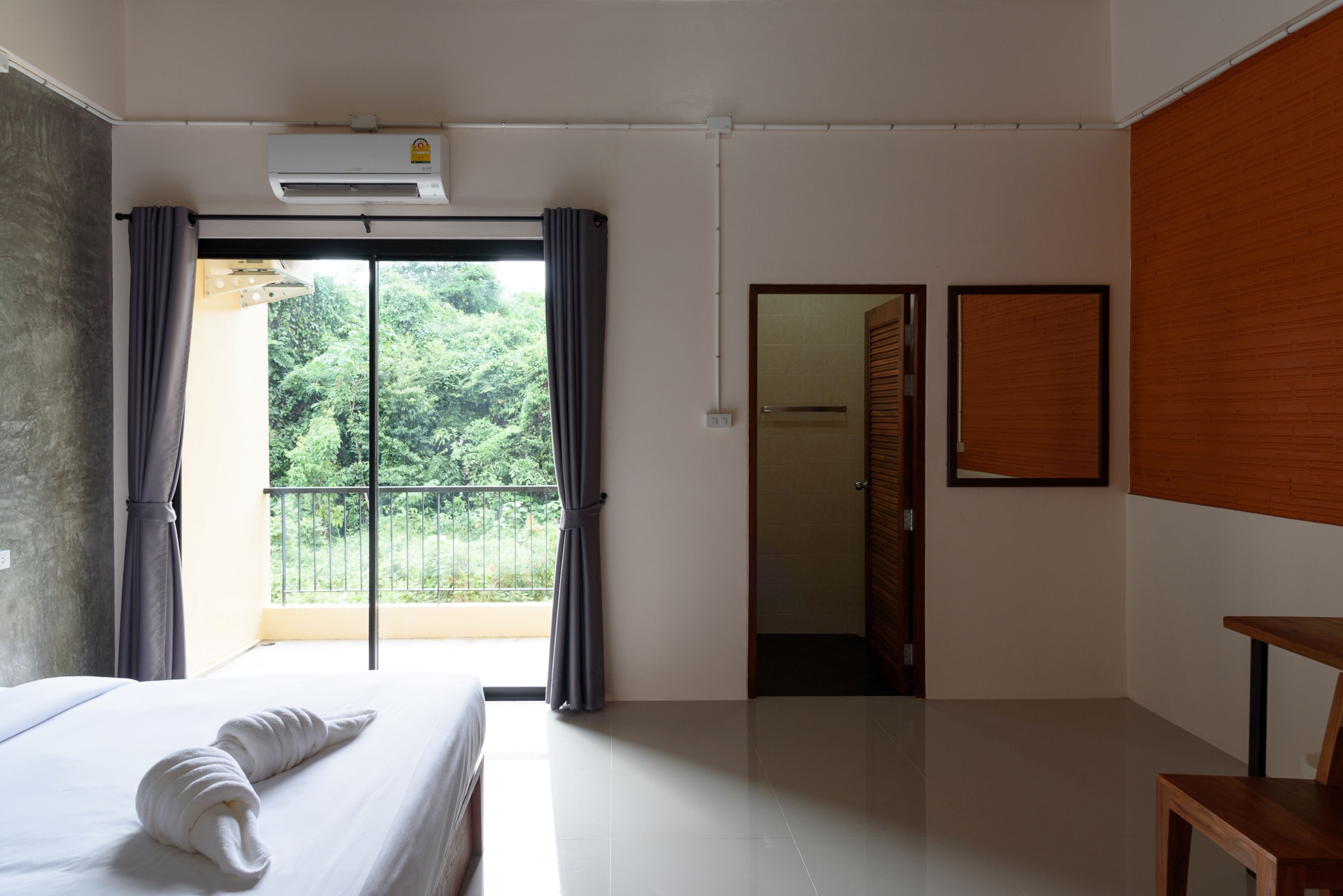 superior room | in-room safe, desk, rollaway beds, free wifi