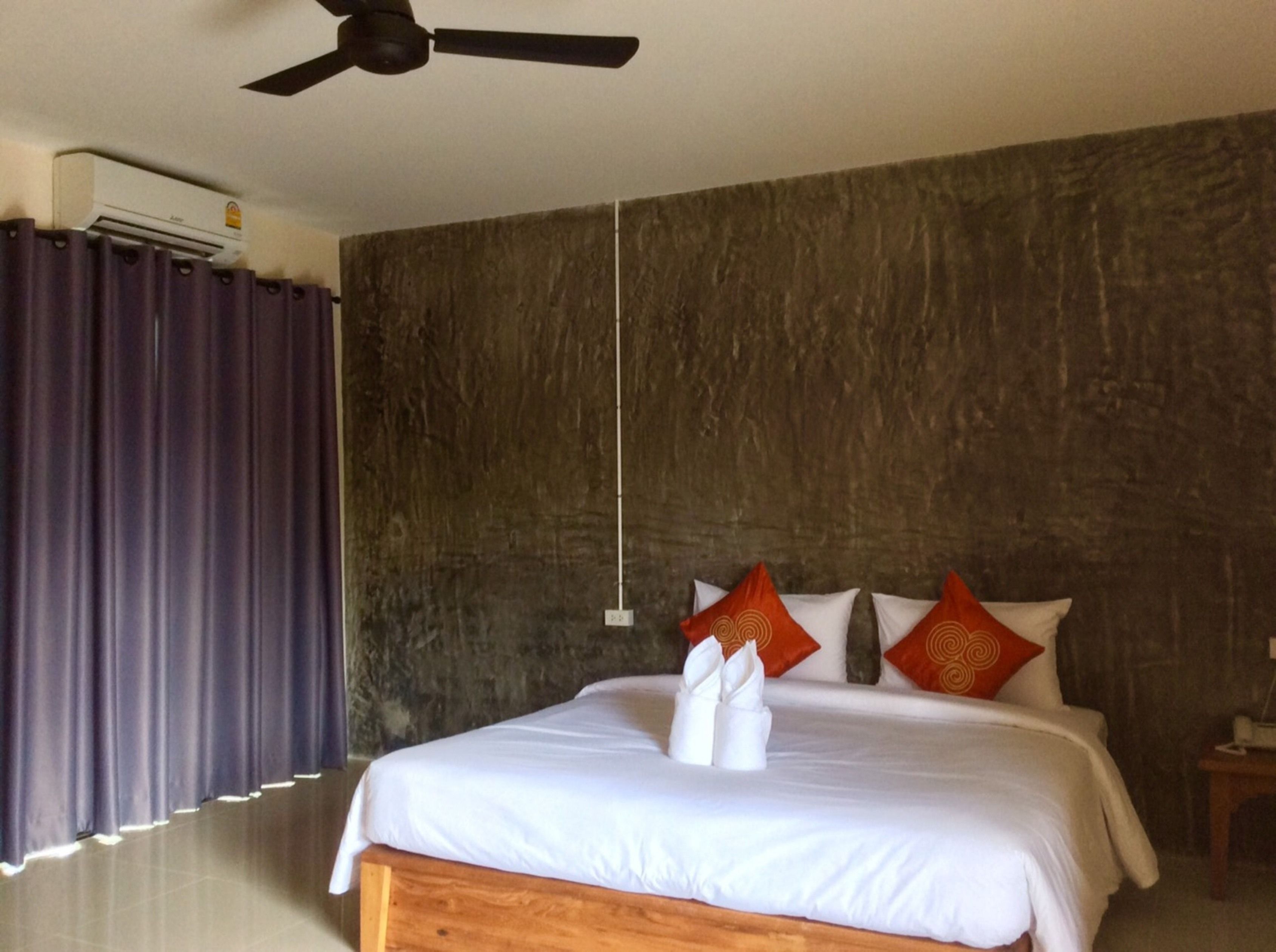 superior room | in-room safe, desk, rollaway beds, free wifi