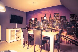 Deluxe Apartment, 3 Bedrooms, Balcony, Mountain View | In-room dining