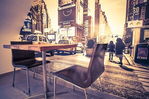 Deluxe Apartment, 3 Bedrooms, Balcony, Mountain View | Private kitchen