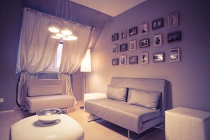 Deluxe Apartment, 3 Bedrooms, Balcony, Mountain View | Living area