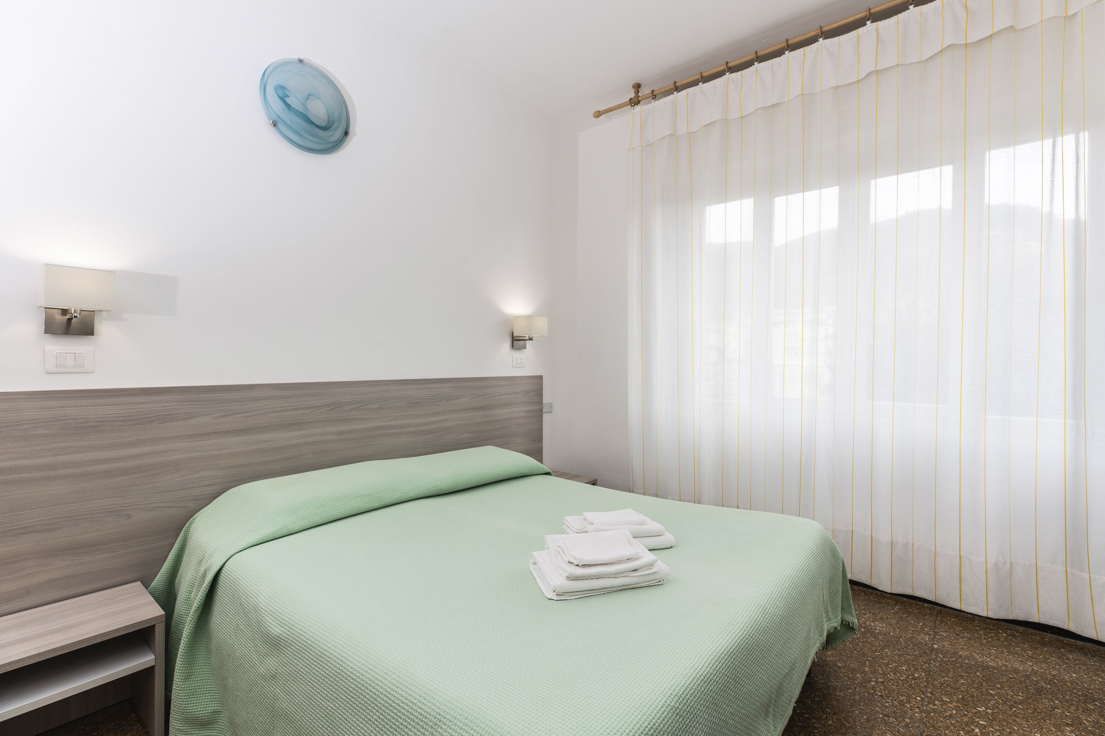 basic double room | 1 bedroom, in-room safe, desk, free wifi