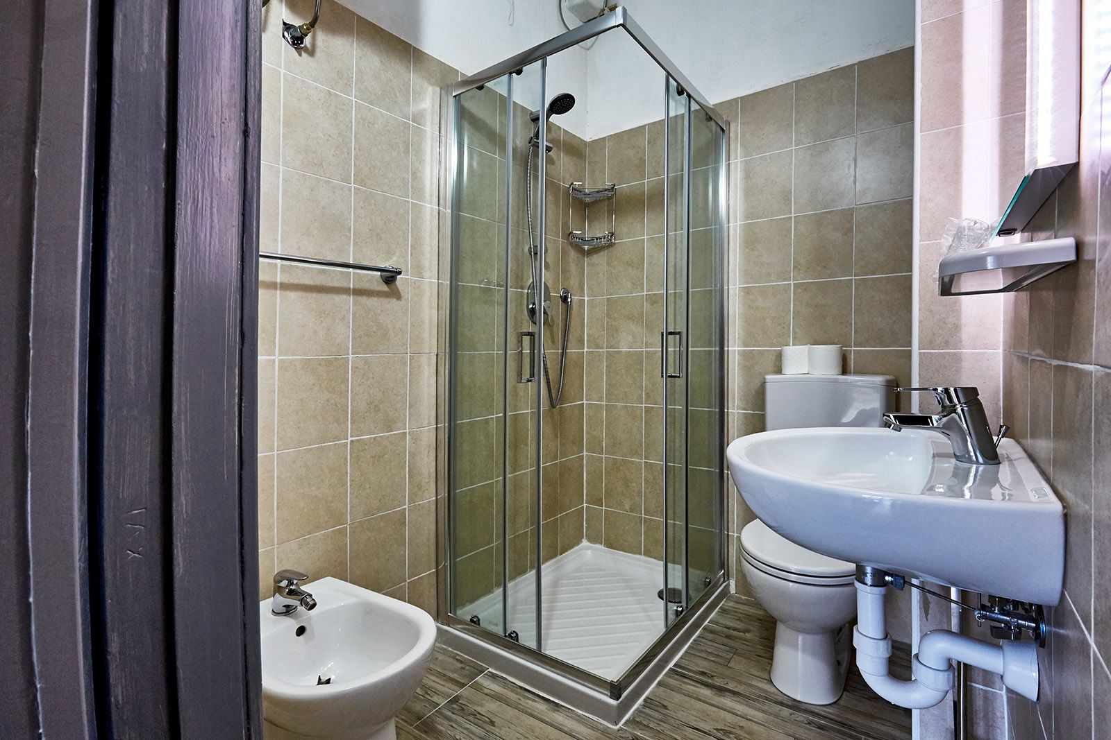 shower, free toiletries, hair dryer, bidet