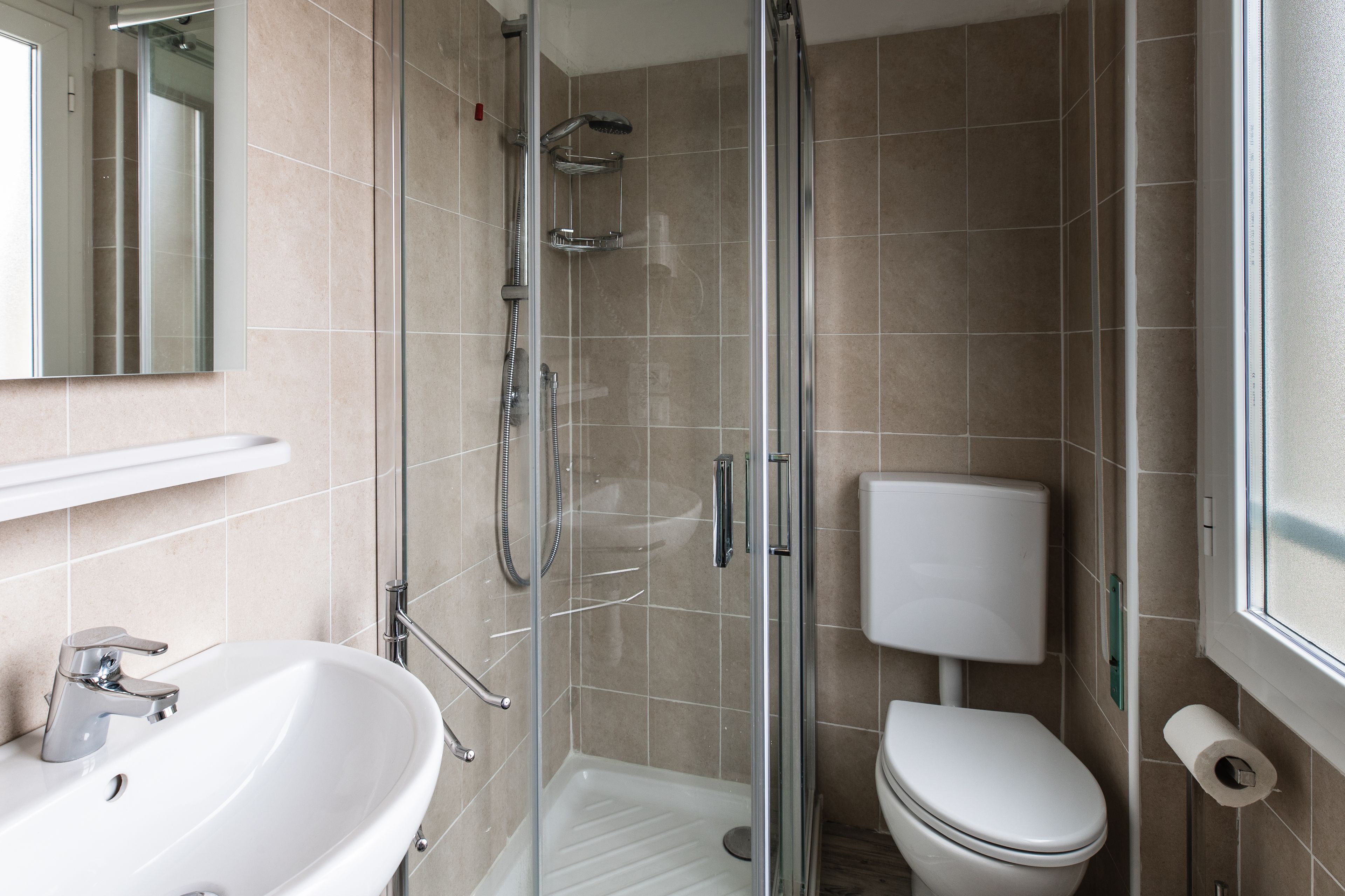 basic double room | 1 bedroom, in-room safe, desk, free wifi