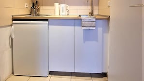 Studio, Kitchenette | Private kitchenette | Espresso maker, coffee/tea maker, mini-fridge, electric kettle - Studio Rome in der Altstadt (Freiburg im Breisgau)