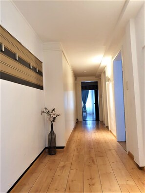 Deluxe Apartment, 2 Bedrooms, Kitchen, City View | Hallway