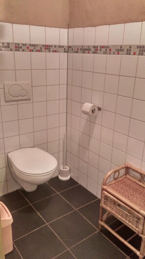 Single Room | Bathroom | Shower, towels - Vlierhof (Kleve)