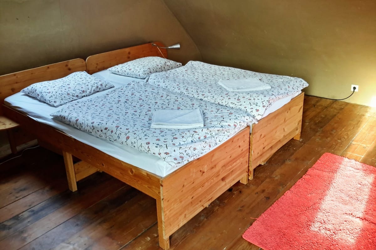 Family Room | 1 bedroom, desk, iron/ironing board (on request), WiFi (free)