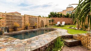 Outdoor pool - Nautilus Guesthouse (Gqeberha (Port Elizabeth))