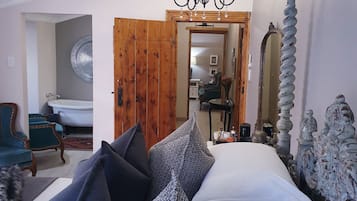 Suite | Decoración personalizada, muebles diferentes y escritorio