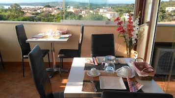 Café da manhã continental grátis todos os dias