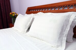 Quarto casal ou duplo luxo | 5 quartos, roupas de cama premium, cofres nos quartos, escrivaninha