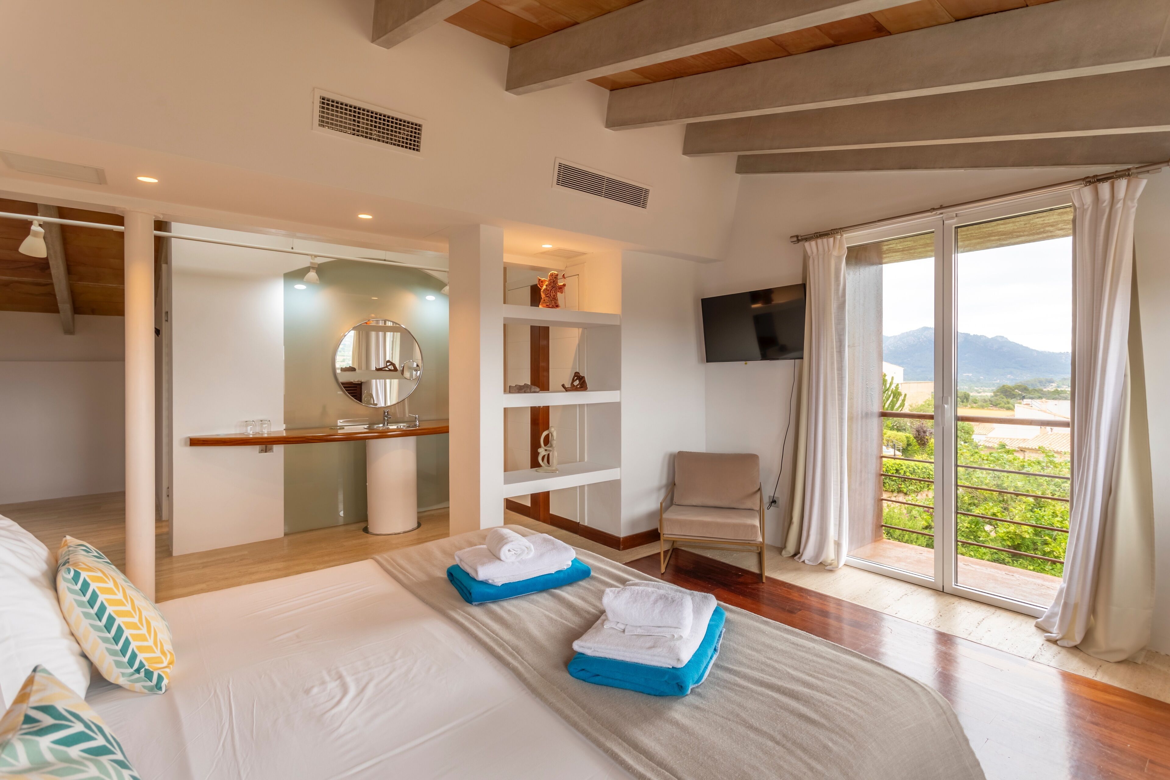 Deluxe Suite, Jetted Tub, Sea View | 高級寝具、デスク、遮光カーテン、WiFi (無料)