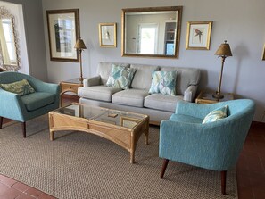 Condo, 1 Bedroom, Beach View, Beachfront | Living area