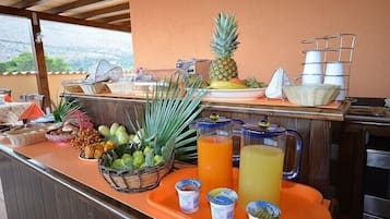 Petit déjeuner servi tous les jours en supplément