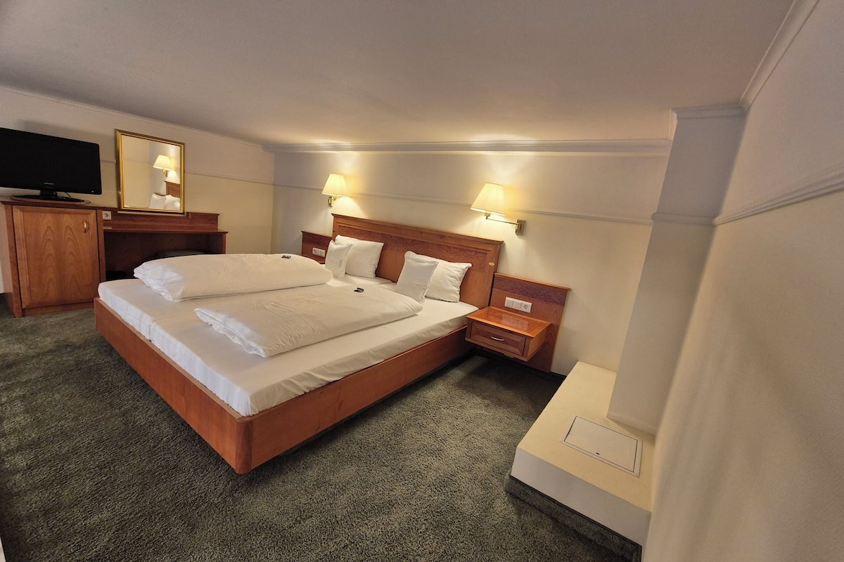 junior suite (maisonette) | premium bedding, minibar, in-room safe, desk