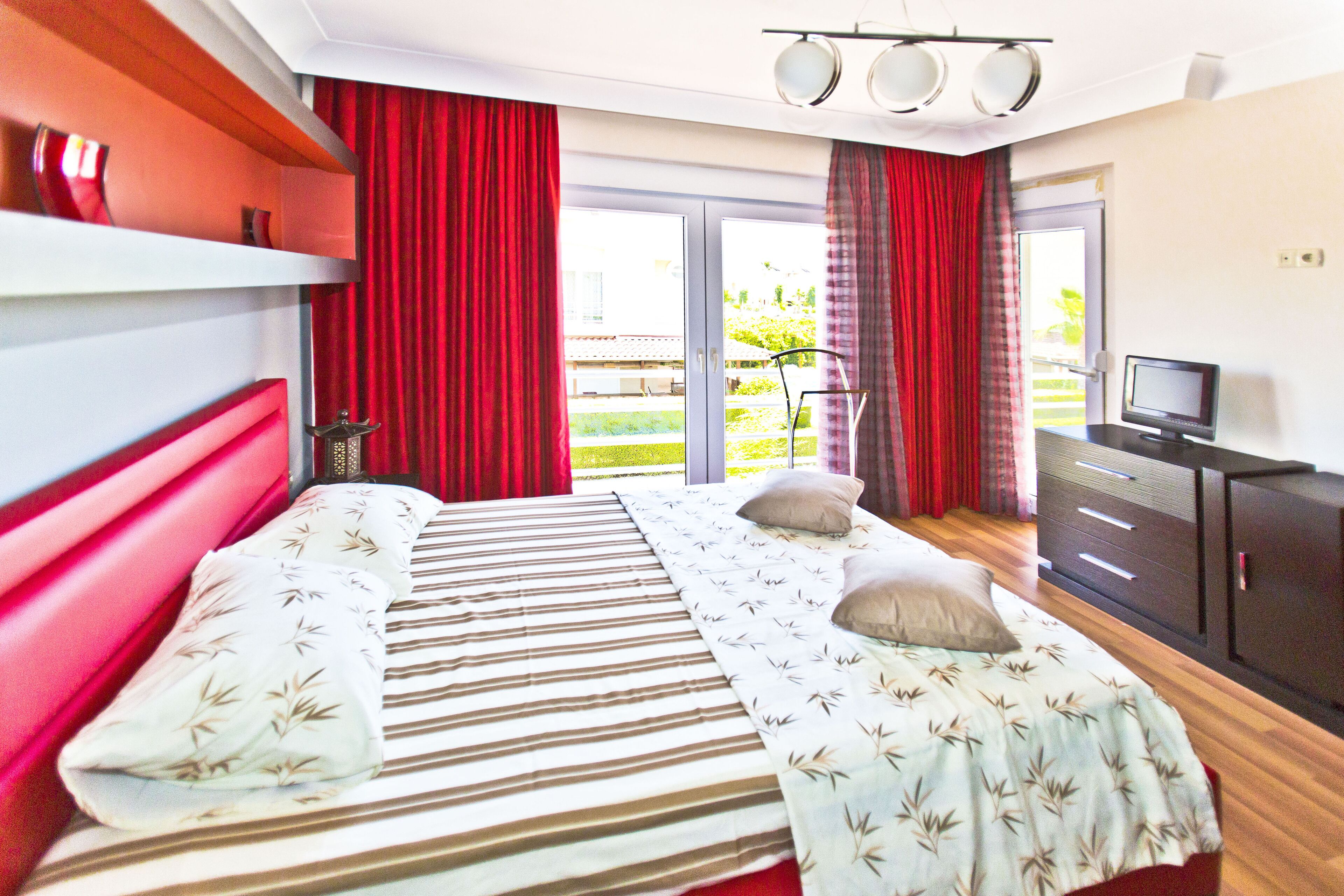 1 habitación, ropa de cama de alta calidad y escritorio 