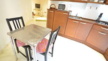 Single Room | In-room dining