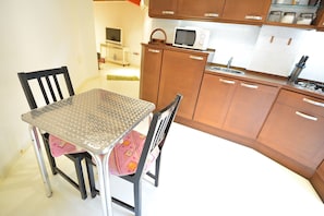 Single Room | In-room dining